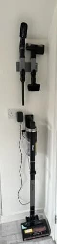 Shark Stratos IZ420 Pet Pro Cordless Vacuum Wall Mount accessory holder dock, view 3