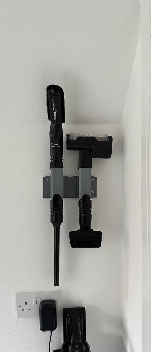 Shark Stratos IZ420 Pet Pro Cordless Vacuum Wall Mount accessory holder dock, view 4