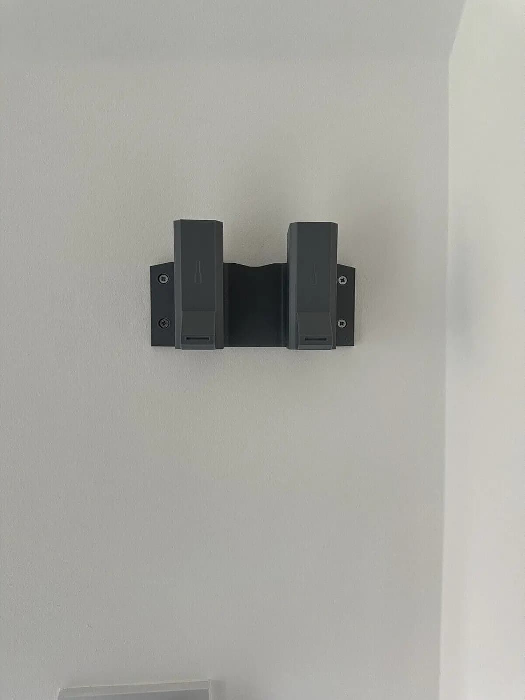 Shark Stratos Vacuum Black Wall Mount accessory holder cable management IZ400, view 7
