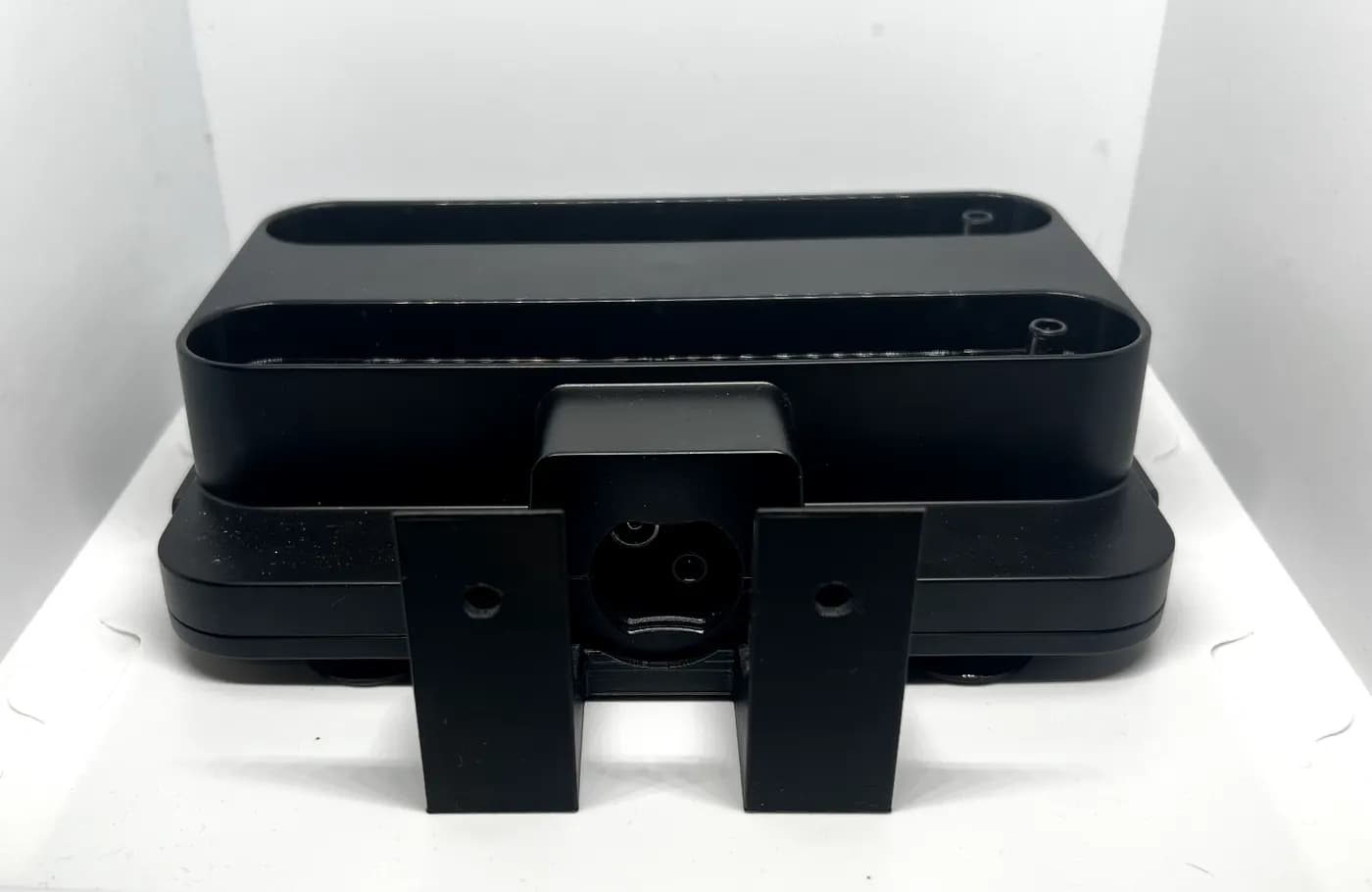Shark Stratos Vacuum Dual Charging Dock Wall mount bracket holder (IZ420UKT), view 6