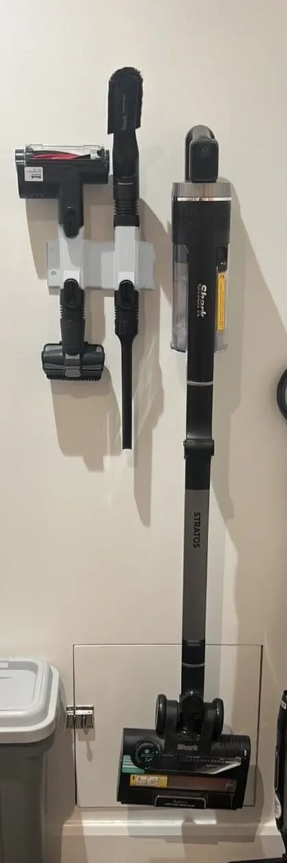 Shark Stratos Vacuum White Wall Mount accessory holder cable management IZ400, view 2