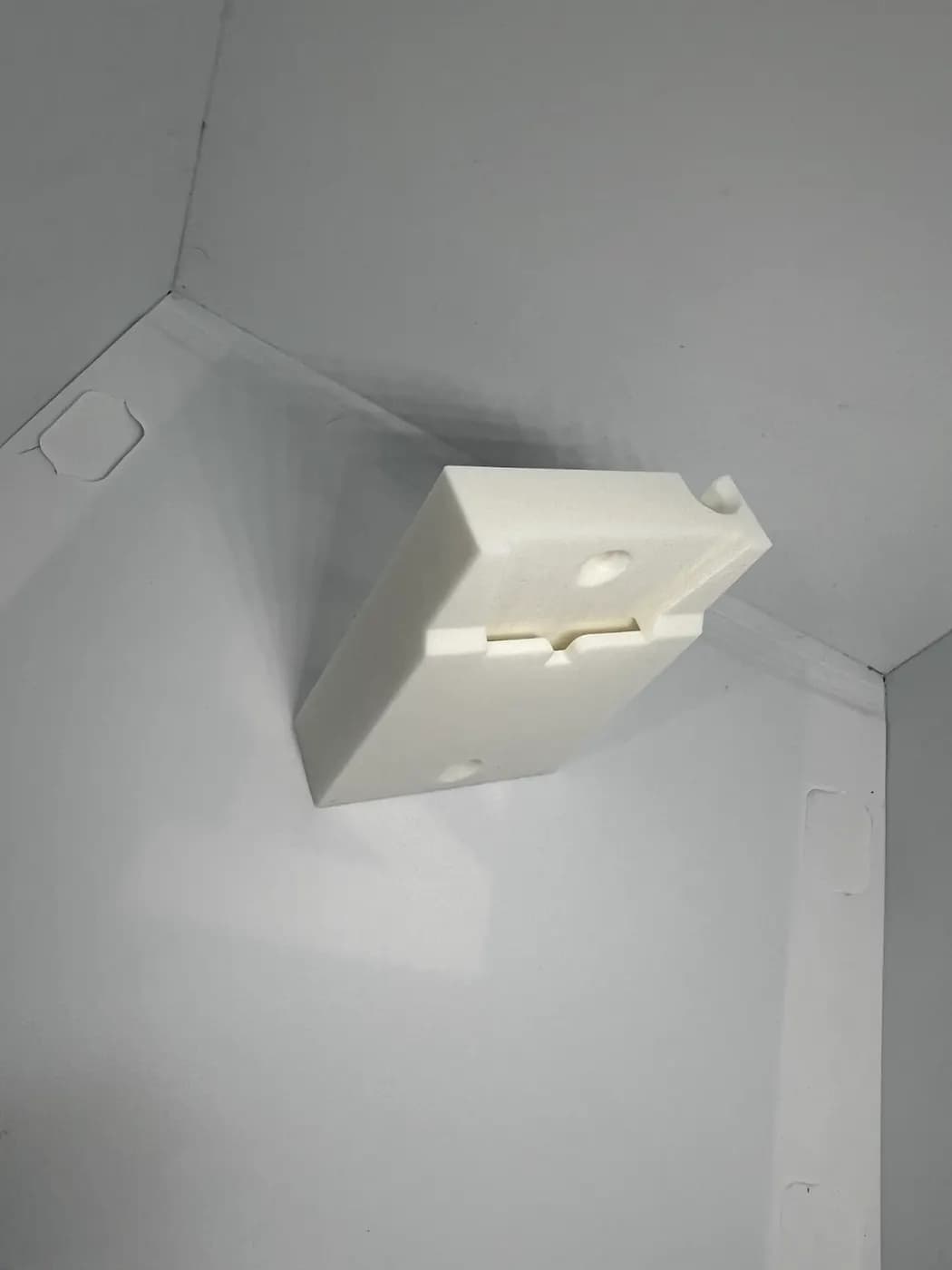 White Wall mount bracket holder Shark Vacuum IZ202UK, IZ202UKT, IZ252UK, IZ300UK, view 7